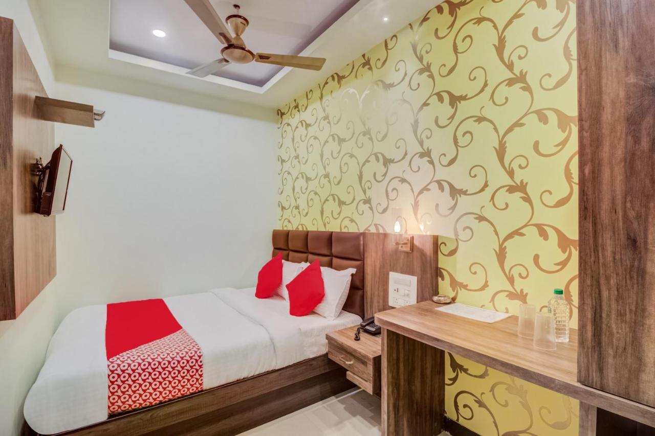 Oyo 42009 Hotel A One Suite Mumbai Exteriör bild