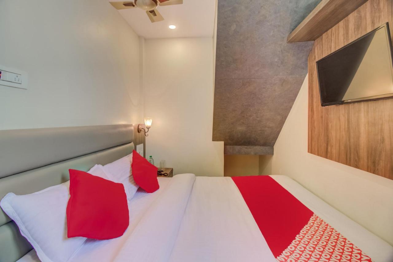 Oyo 42009 Hotel A One Suite Mumbai Exteriör bild